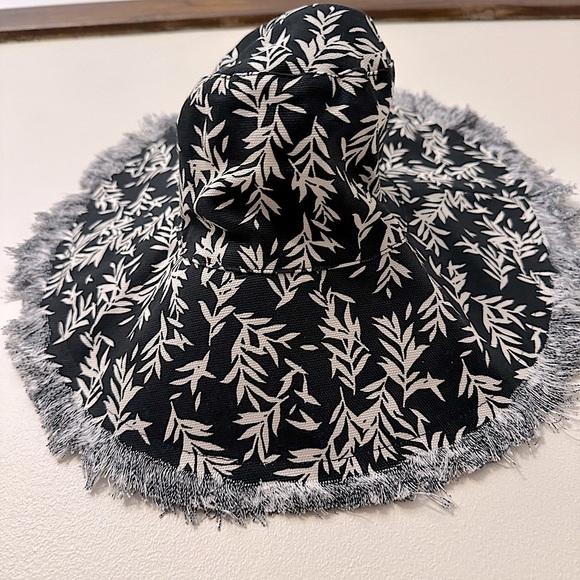 FRENCH CONNECTION | LEAF PRINT SUNHAT | Black & Ecru | NWT - Picture 9 of 12